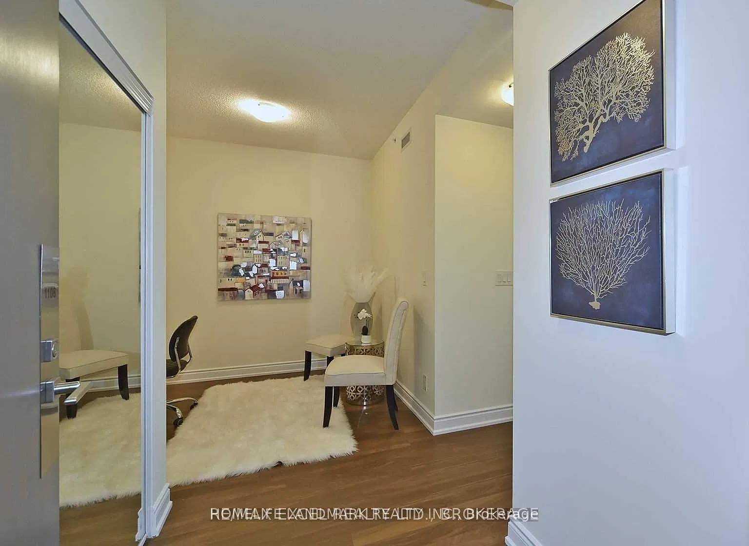7167 Yonge St — Photo 4