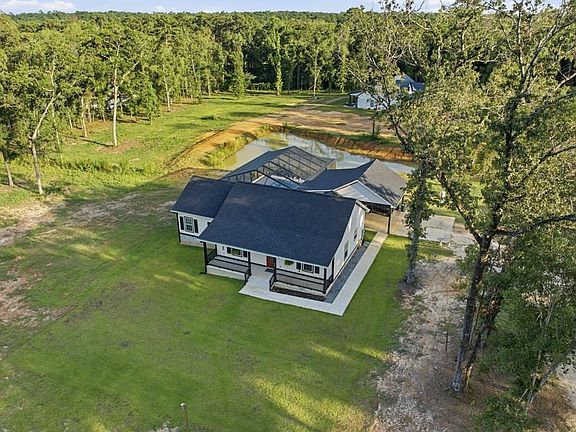 3rd image of 829 Meridian Rd