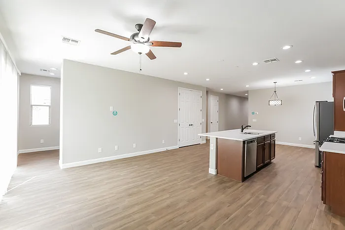 4813 W Leodra Ln — Photo 4