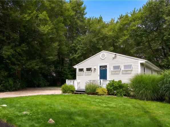 8 Presque Isle Trl, Narragansett, RI 02882