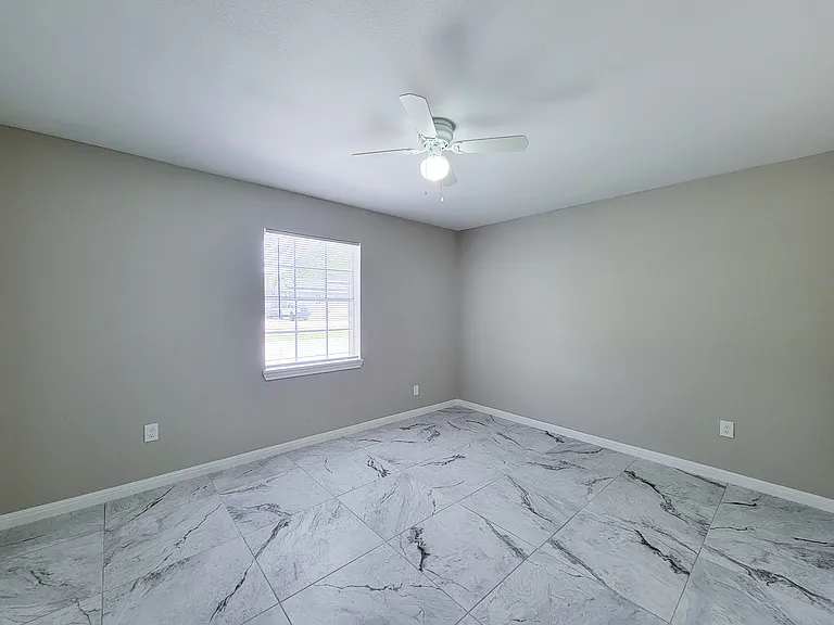 COURTYARD PARK APARTMENTS — Photo 10