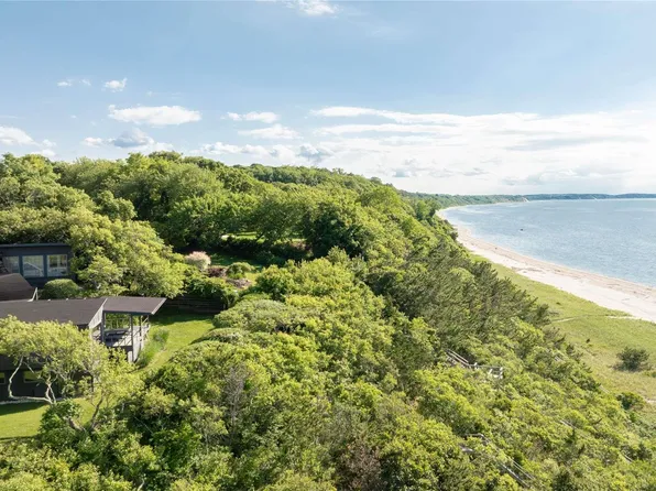 2200 Central Drive, Mattituck, NY 11952