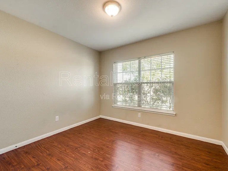 517 Misty Mountain Dr — Photo 3
