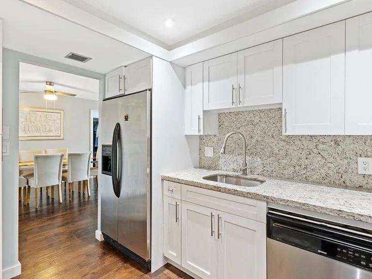 1100 Saint Charles Pl #408 — Photo 7