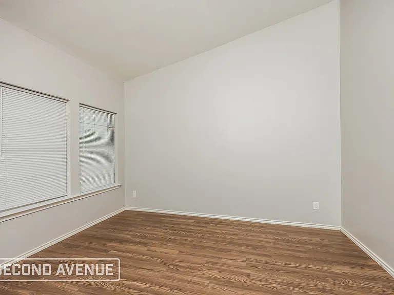 100 Clark Dr — Photo 13