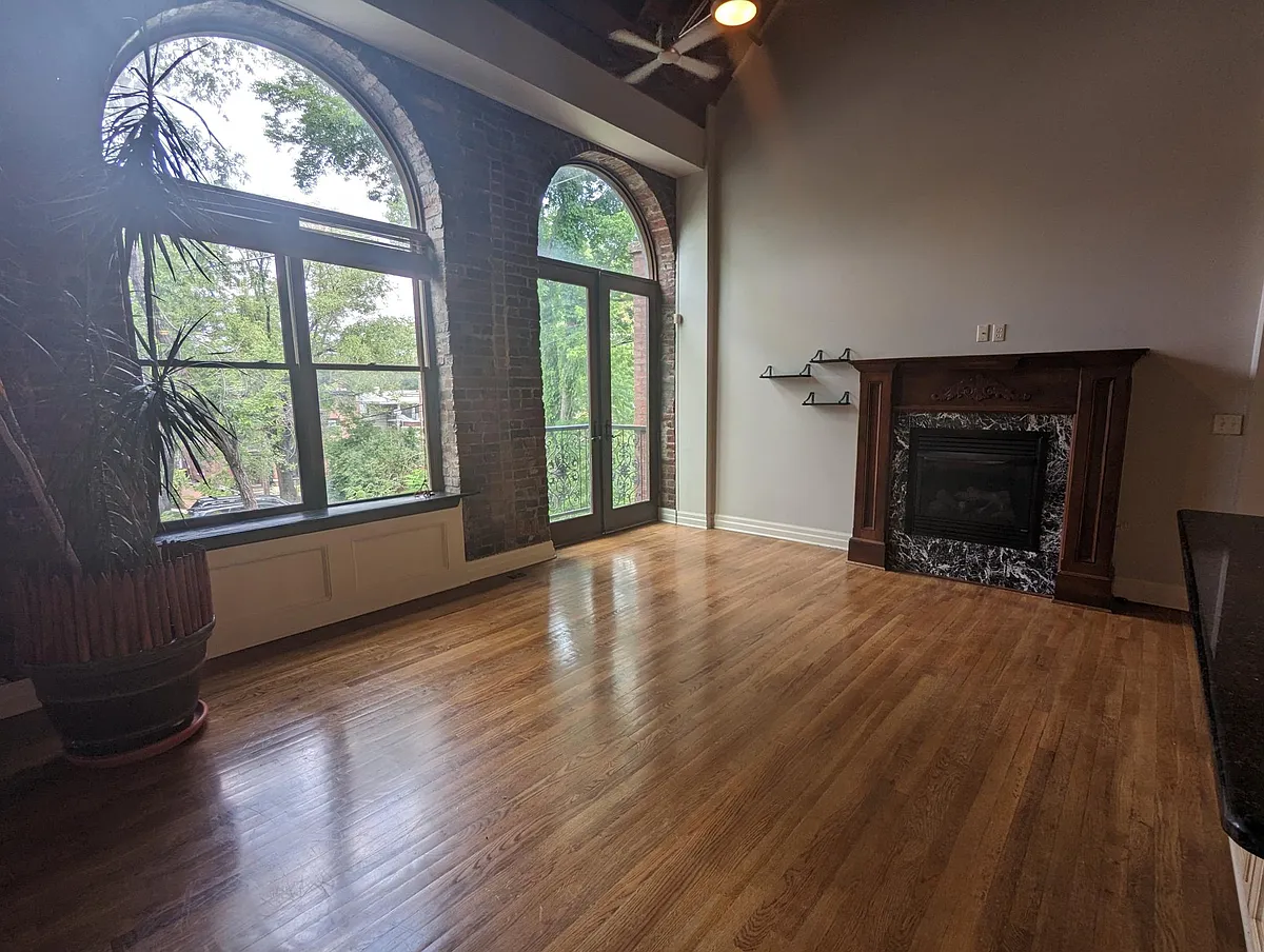 Building Photo - 1715 Summit St #204