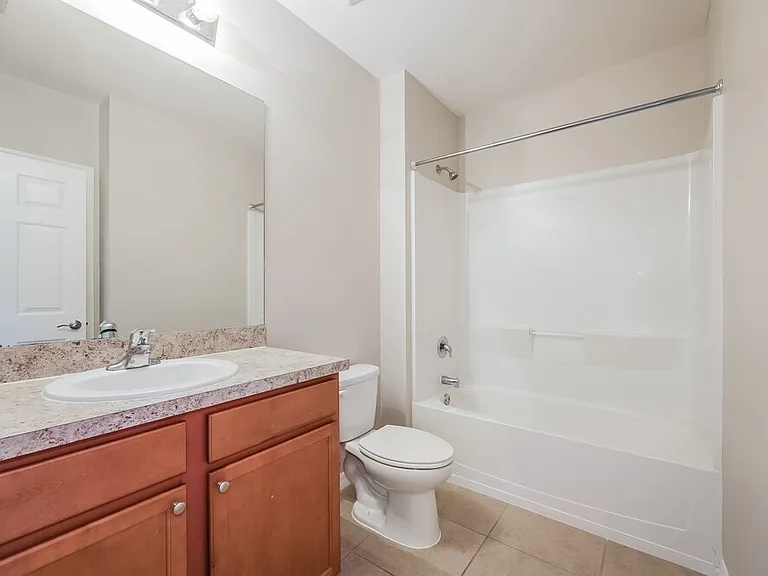 627 SW 27th Ter — Photo 18