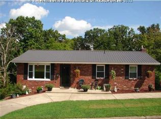 2319 S Walnut Dr, Saint Albans, WV 25177