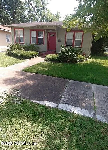 3 bed, 2.0 bath, 1744 sqft, $2,325 — Photo 2