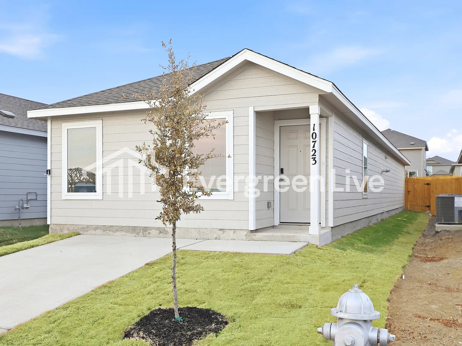 4 bed, 2.0 bath, 1375 sqft, $1,470 — Photo 2