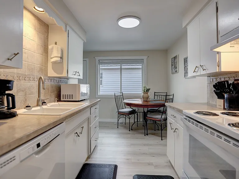 1206 E Heroy Ave — Photo 5