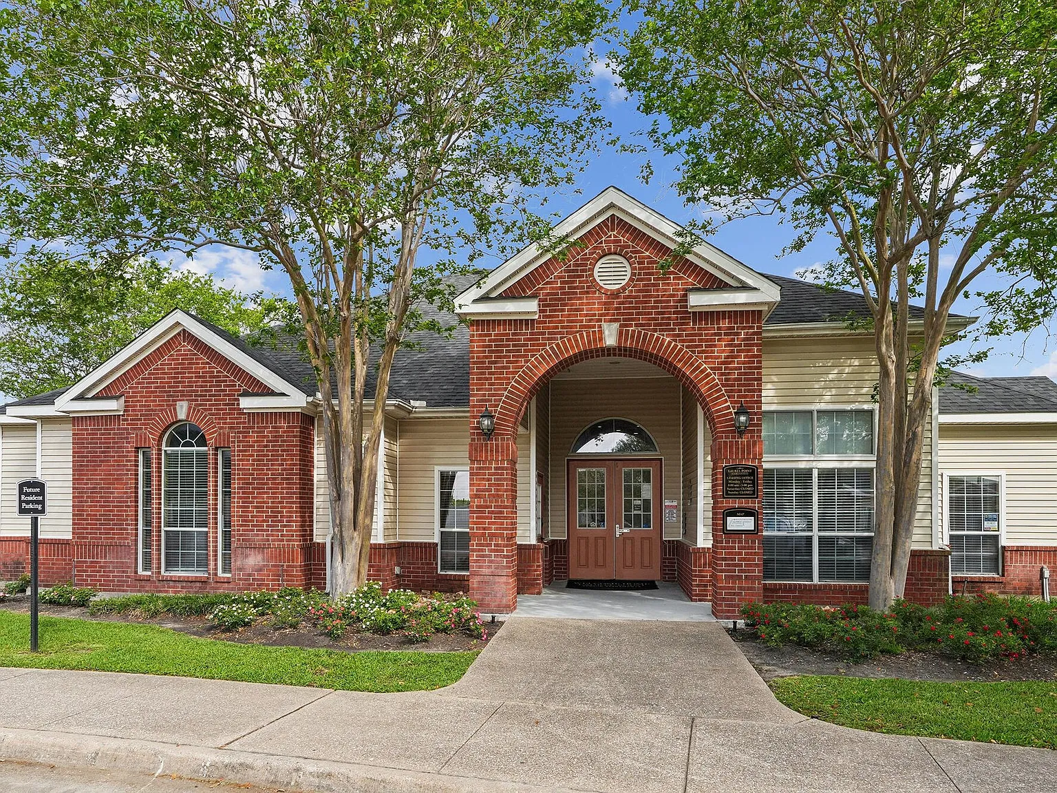 Laurel Point Senior — Photo 3