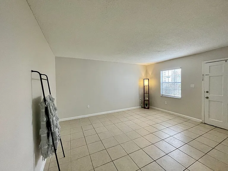 1223 Pamela St — Photo 20