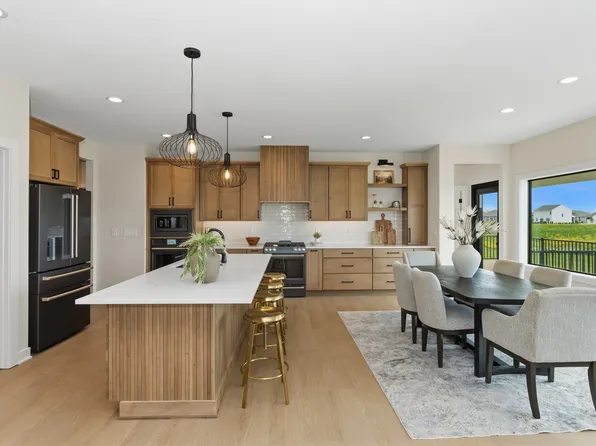 4657 174th St, Urbandale, IA 50323