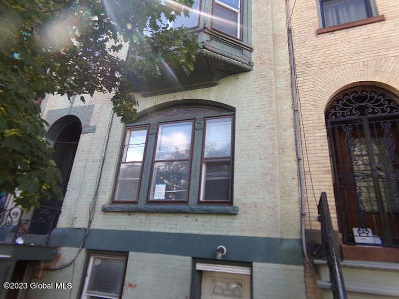 3rd image of 444 Clinton Avenue