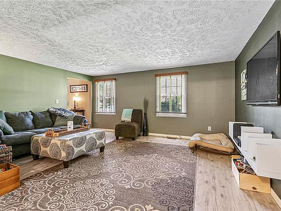 3rd image of 8001 Aileen Dr