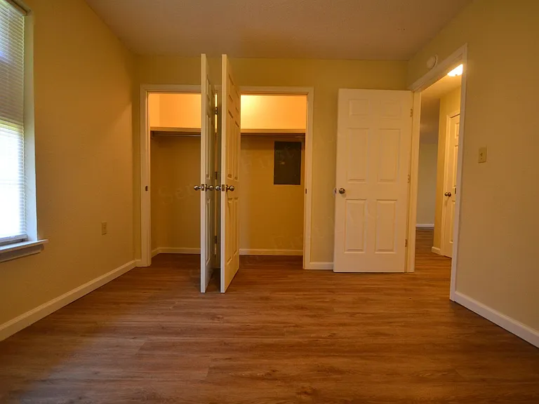 503 Broad St — Photo 11