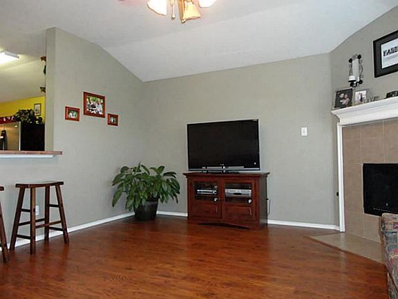 4th image of 805 Kentucky Derby Ln