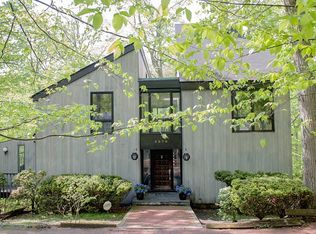 8370 Whitewood Rd, Brecksville, OH 44141