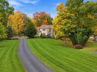 6 Regis Ct, Suffern, NY 10901