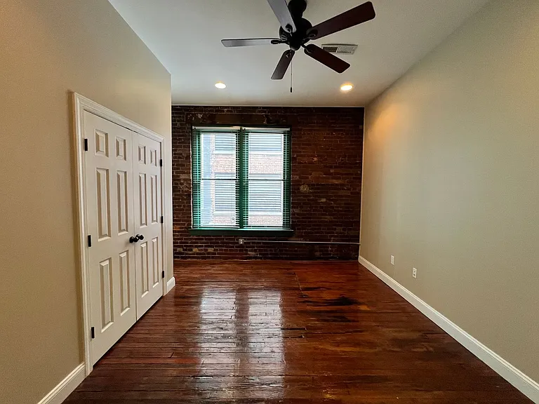 301 Market St SE — Photo 8