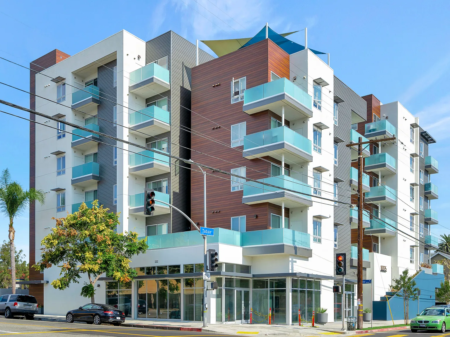 RBM Motor Tabor Apartments — Photo 1