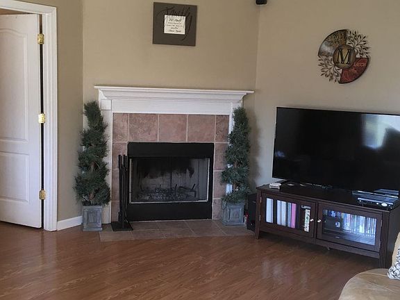 2nd image of 129 Buttonwood Dr