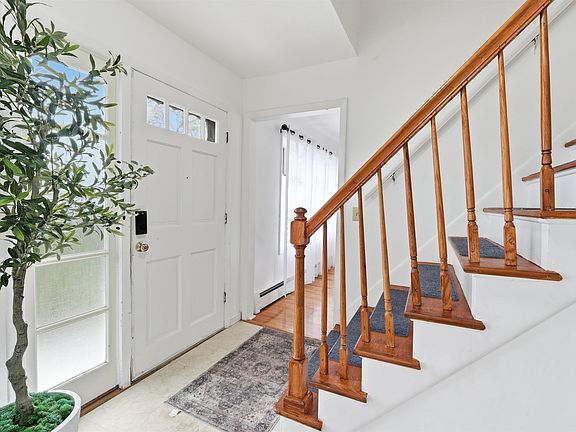 2nd image of 890 Essex Road