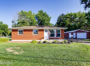 2402 Paddock Ln, Louisville, KY 40216