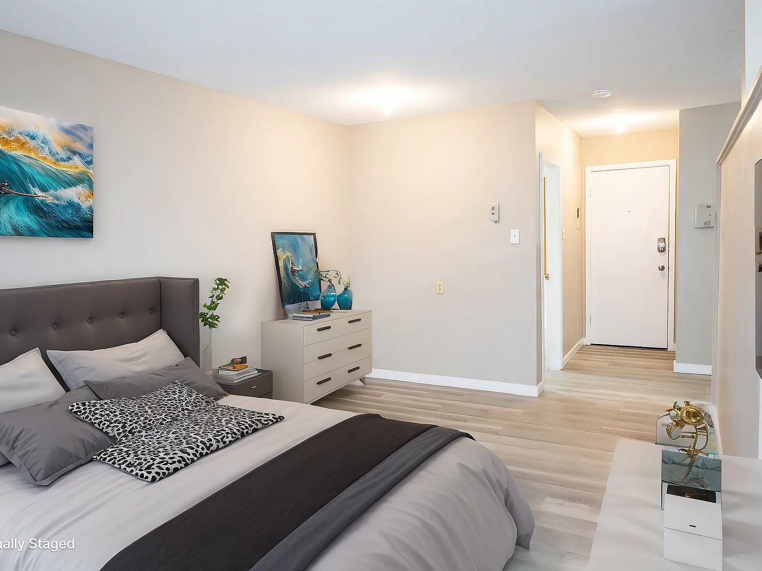 Royal Engel Apartments — Photo 4