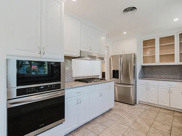 13856 Runnymede St — Photo 13