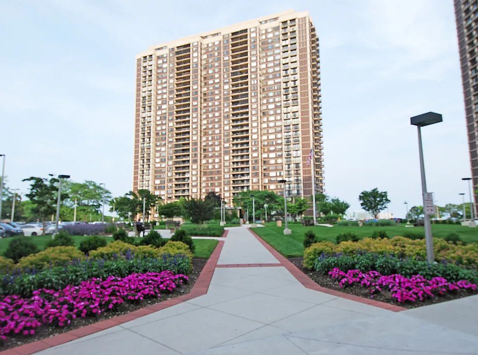 1st image of 27010 Grand Central Pkwy APT 29S