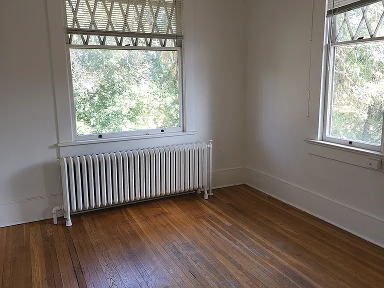 711 N Pine St — Photo 3