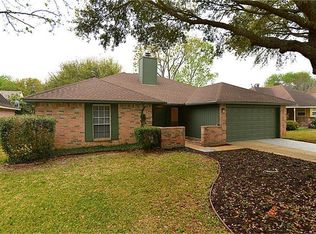 15818 Castorglen Dr, Webster, TX 77598