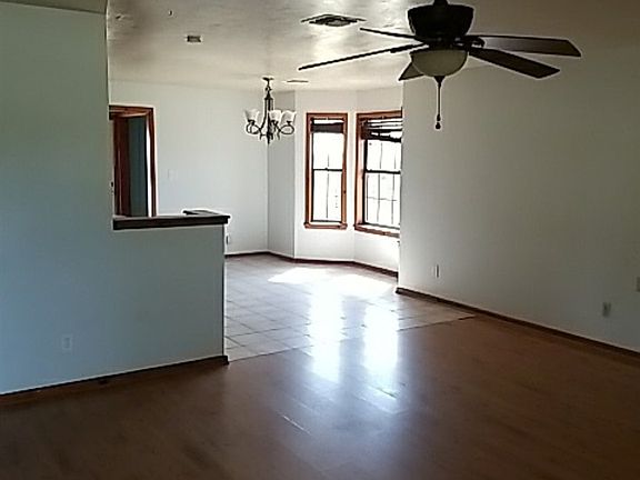 3rd image of 121 Hillcrest Dr