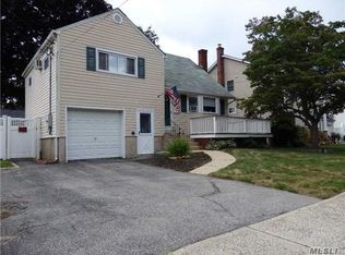 110 Eastgate Rd, Massapequa Park, NY 11762