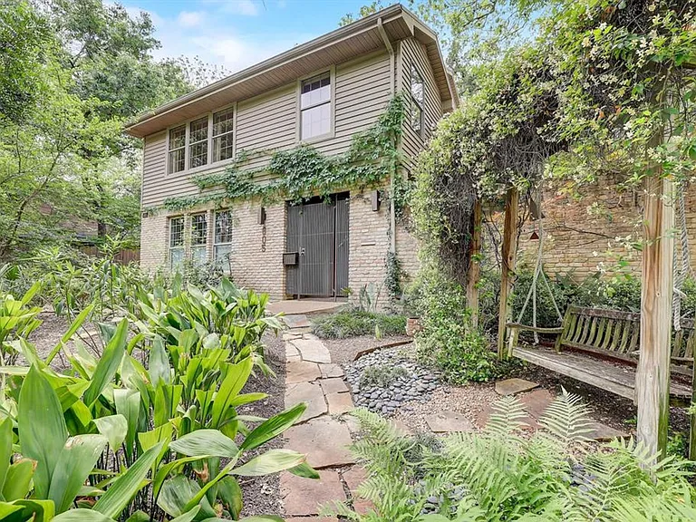 805 Leonard St — Photo 32