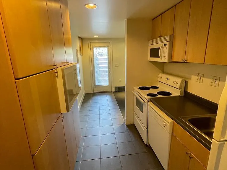 433 Manor Pl NW — Photo 4