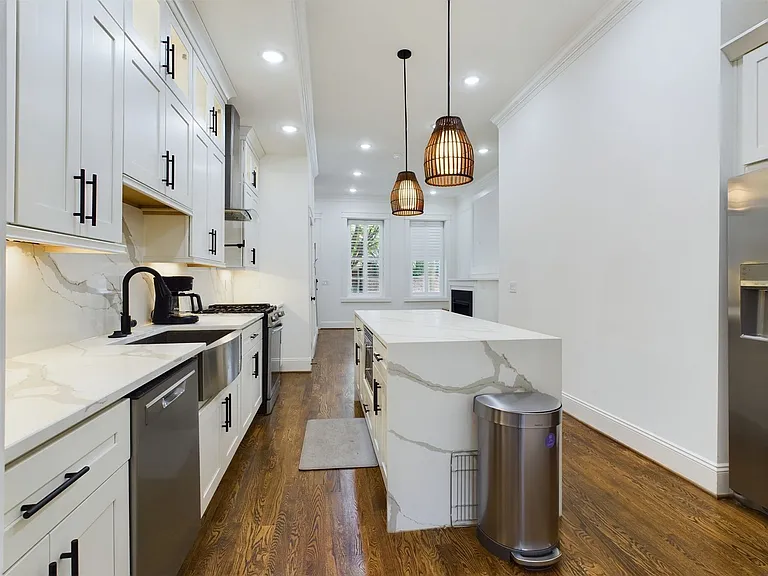 2515 E Franklin St — Photo 11