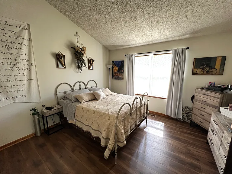 Primary Bedroom (Main Level)