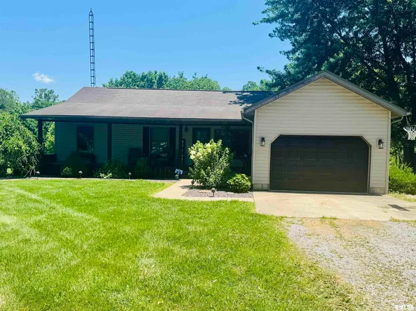 348 Medlin Rd, Walnut Hill, IL 62893