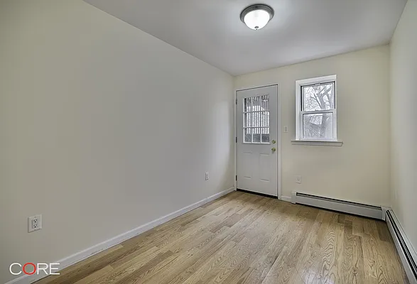 Rented by CORE | media 33