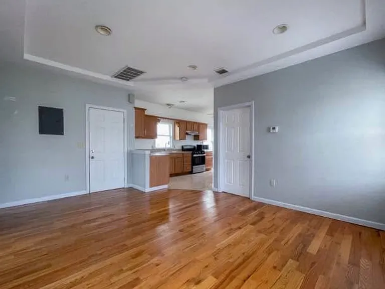 560 Forest St #2 — Photo 7