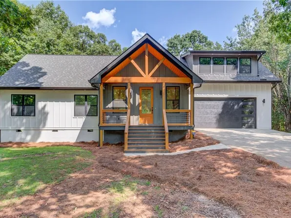 374 Academy Woods Dr, Jefferson, GA 30549