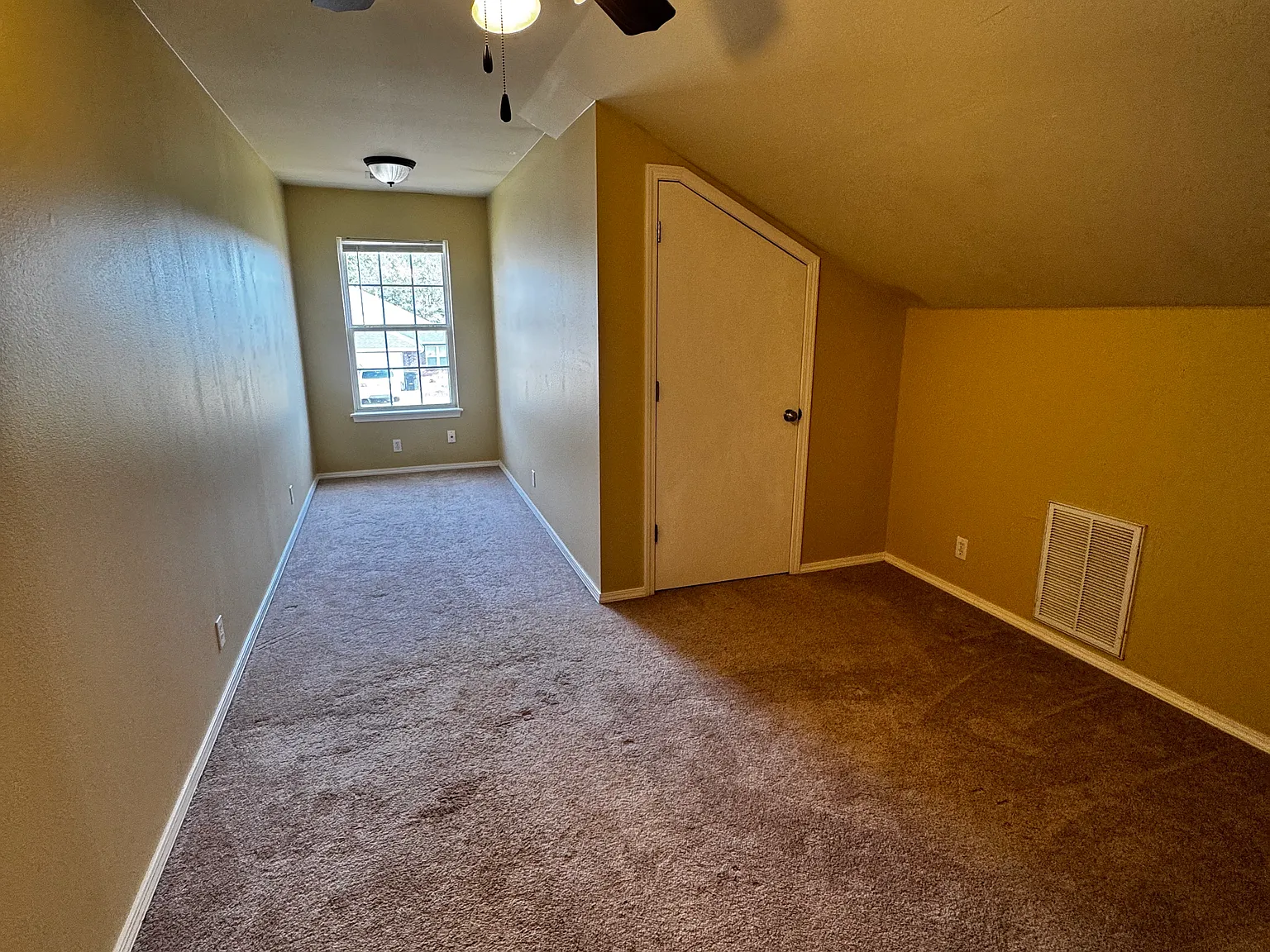 3 bed, 1.5 bath, 1307 sqft, $1,225 — Photo 2