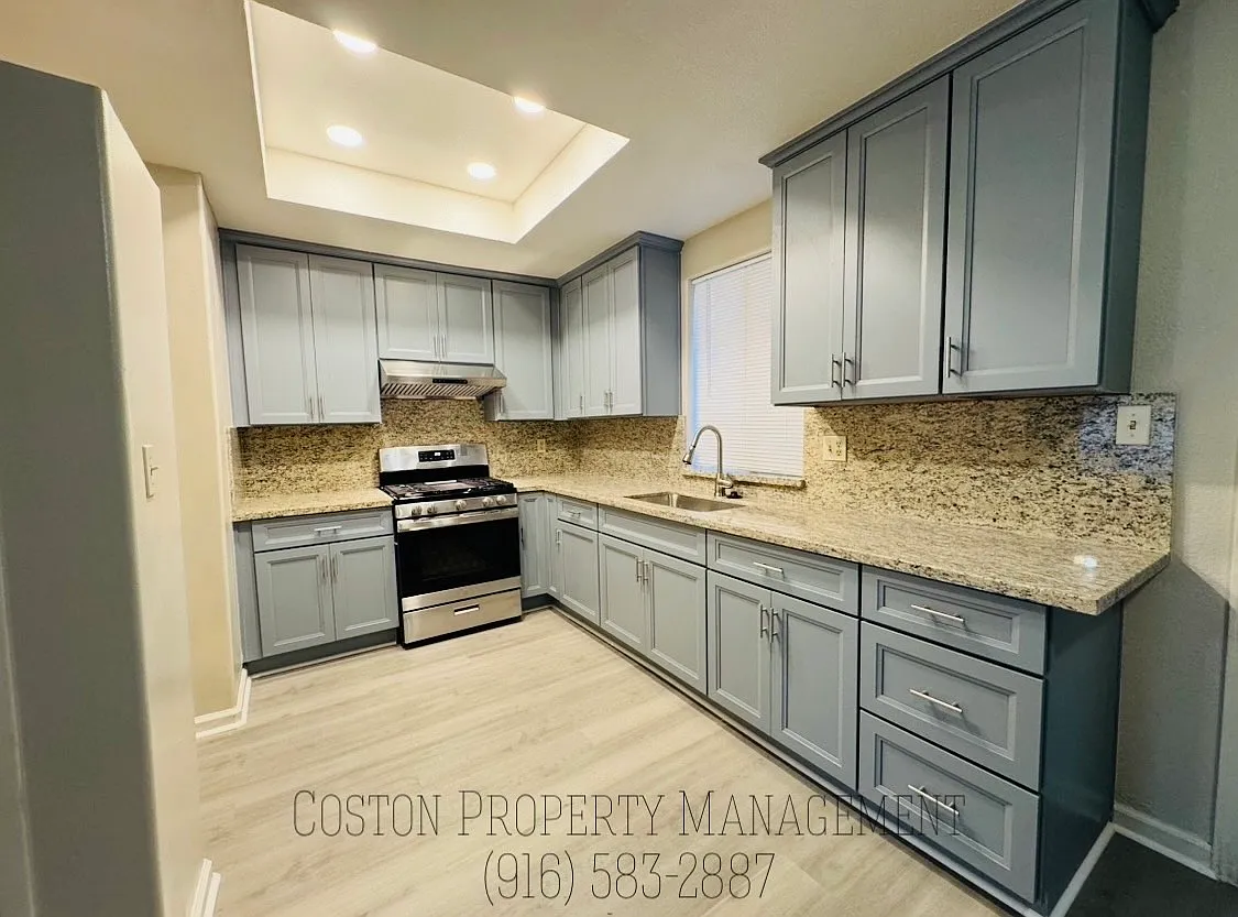 3 bed, 1119 sqft, $2,300 — Photo 2