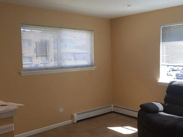 327 Wisconsin Ave — Photo 3