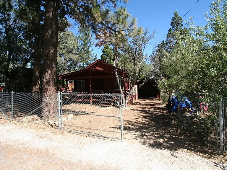 457 Cedar Ln — Photo 1