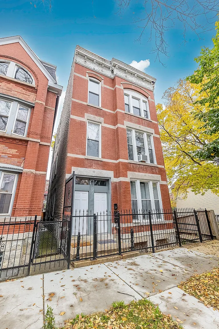 2 bed, 800 sqft, $1,695 — Photo 1