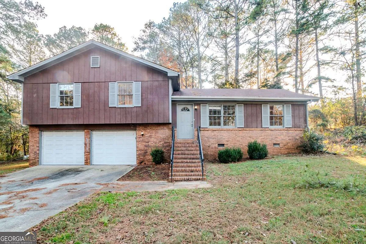 3955 Huddersfield Dr photo 1